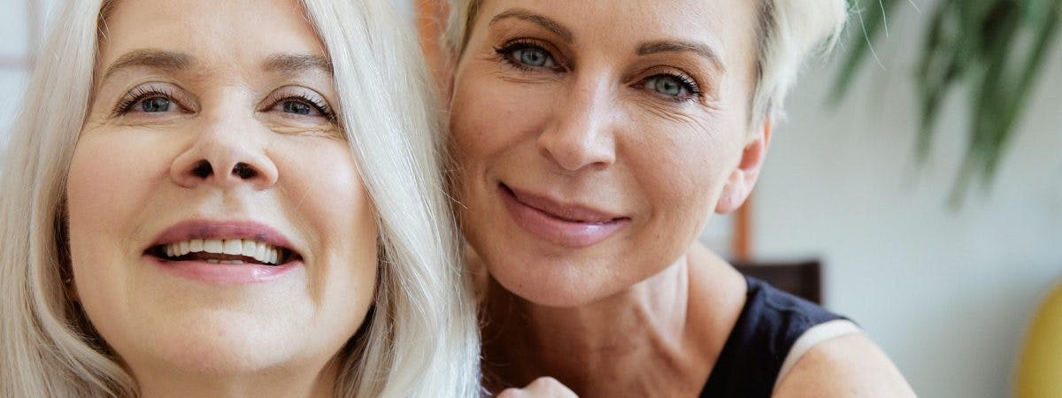 Postmenopause Symptoms: The Skin, Hair &#038; Holistic Remedies To Try Now