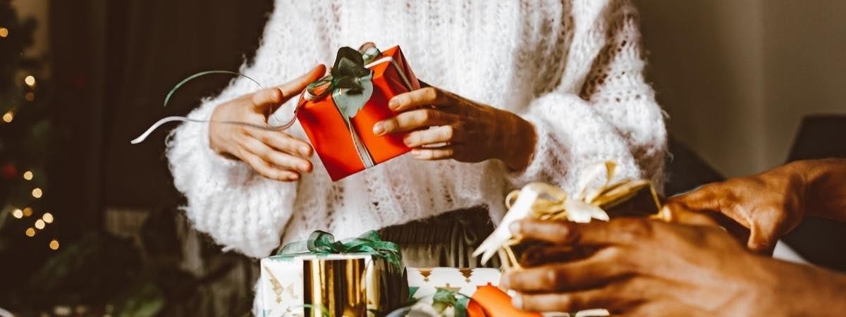 Gift-Wrapping Lessons &#038; Advice From A Pro