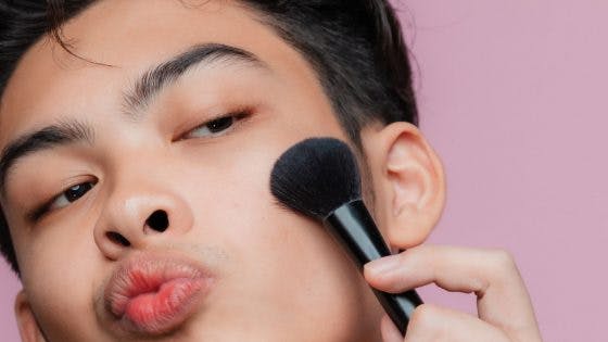 Why Men Should Add Bronzer To Their Grooming Game 