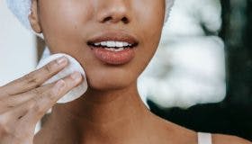 A Basic Skincare Routine For Beginners In Quick &#038; Easy Steps