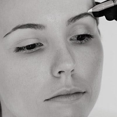 woman getting her eyebrows shaped