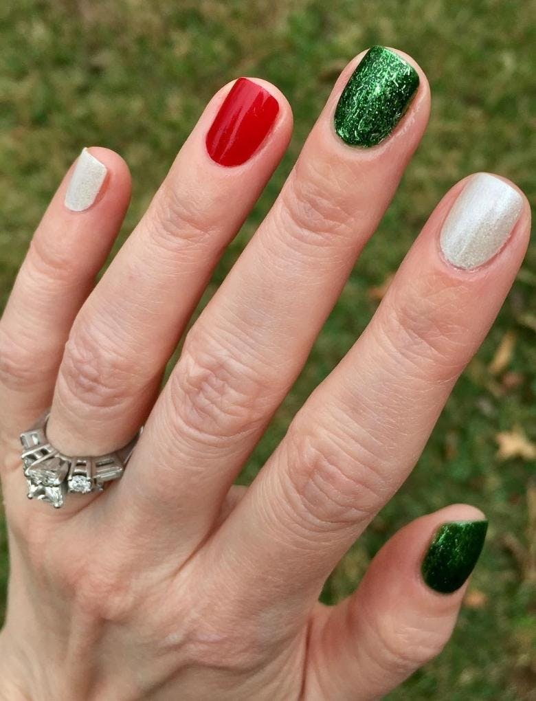 Manicure in Christmas colours