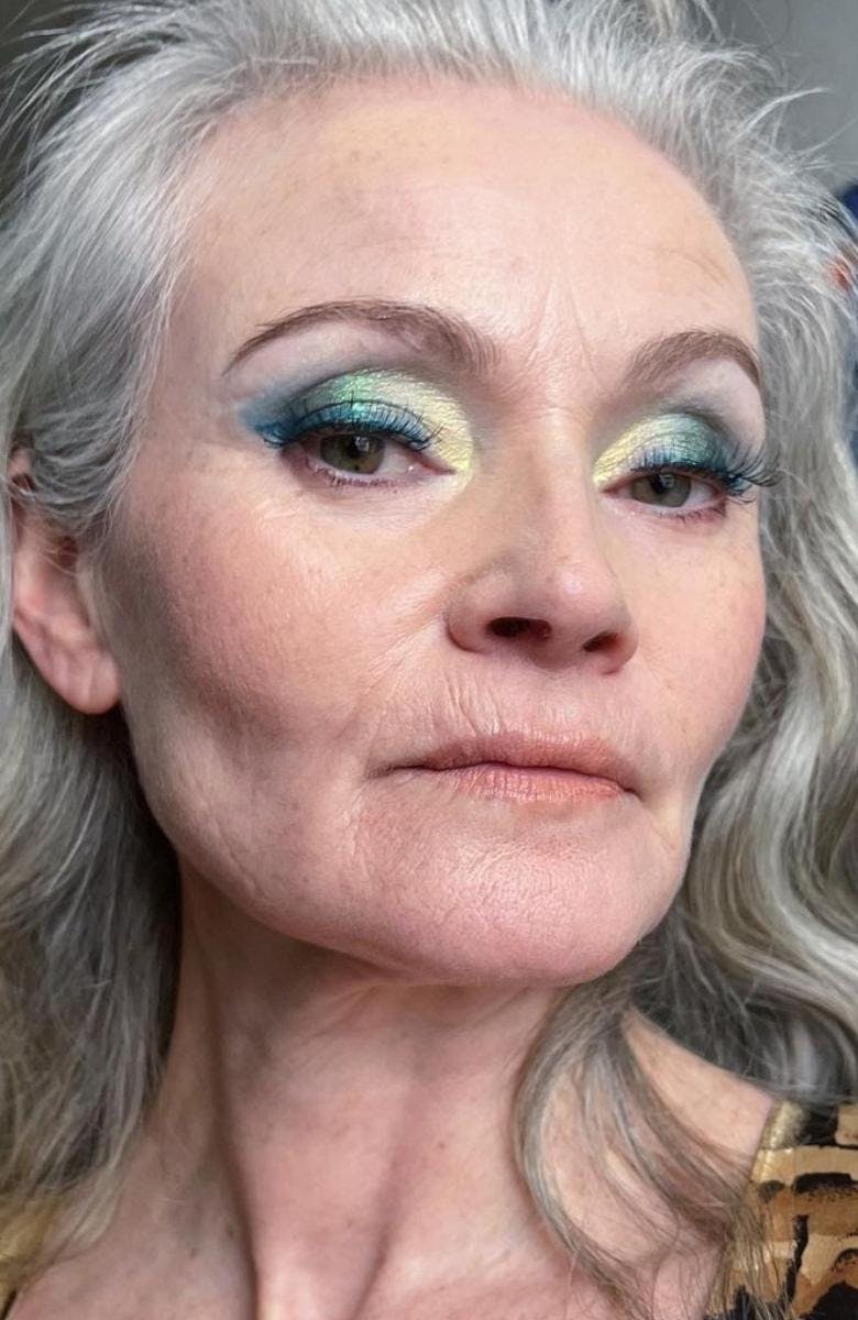 make-up with mermaid-inspired eyeshadow