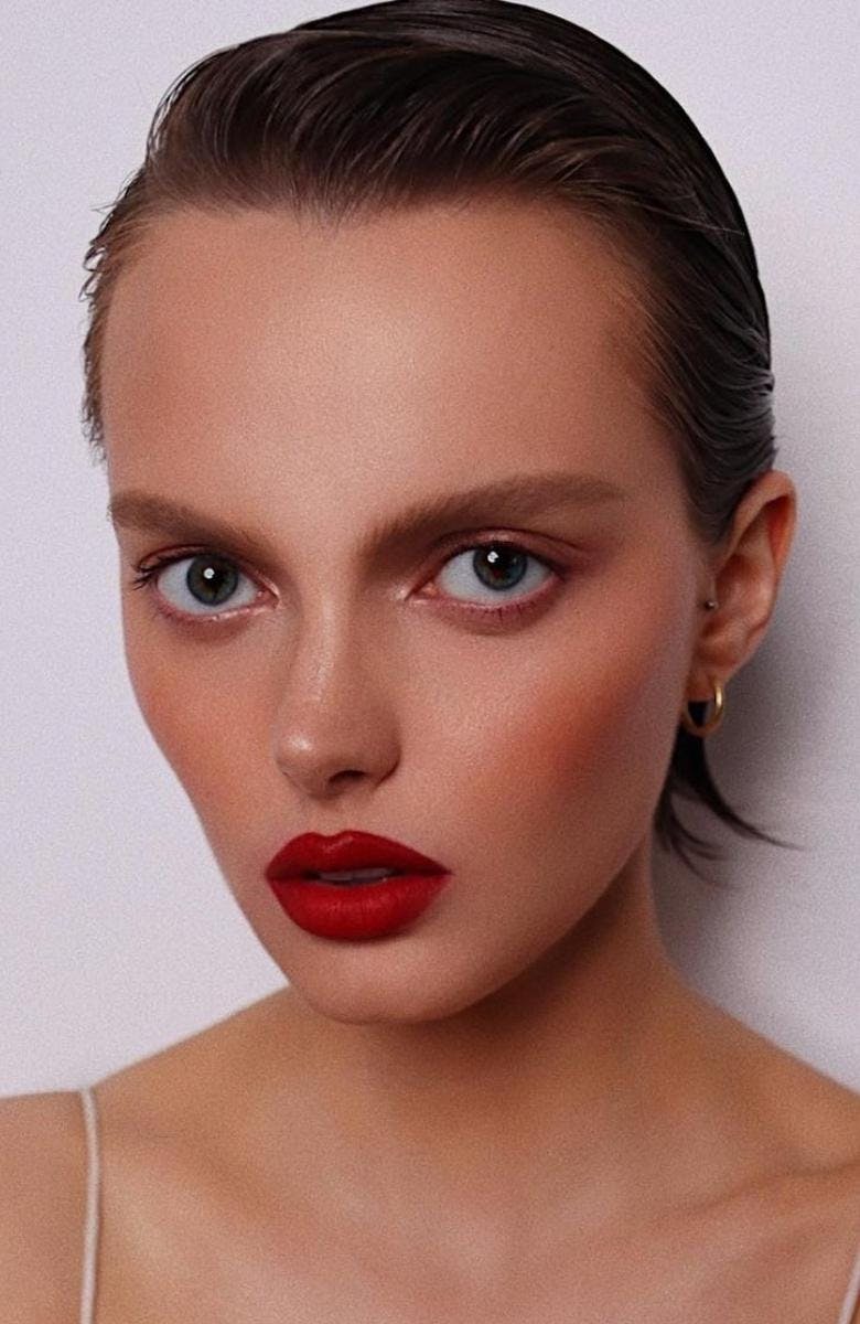 natural make-up with a red lip