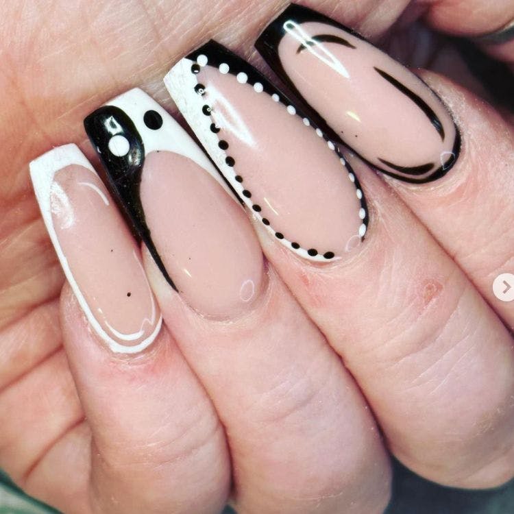 Yin & Yang black and white nail polish nail design