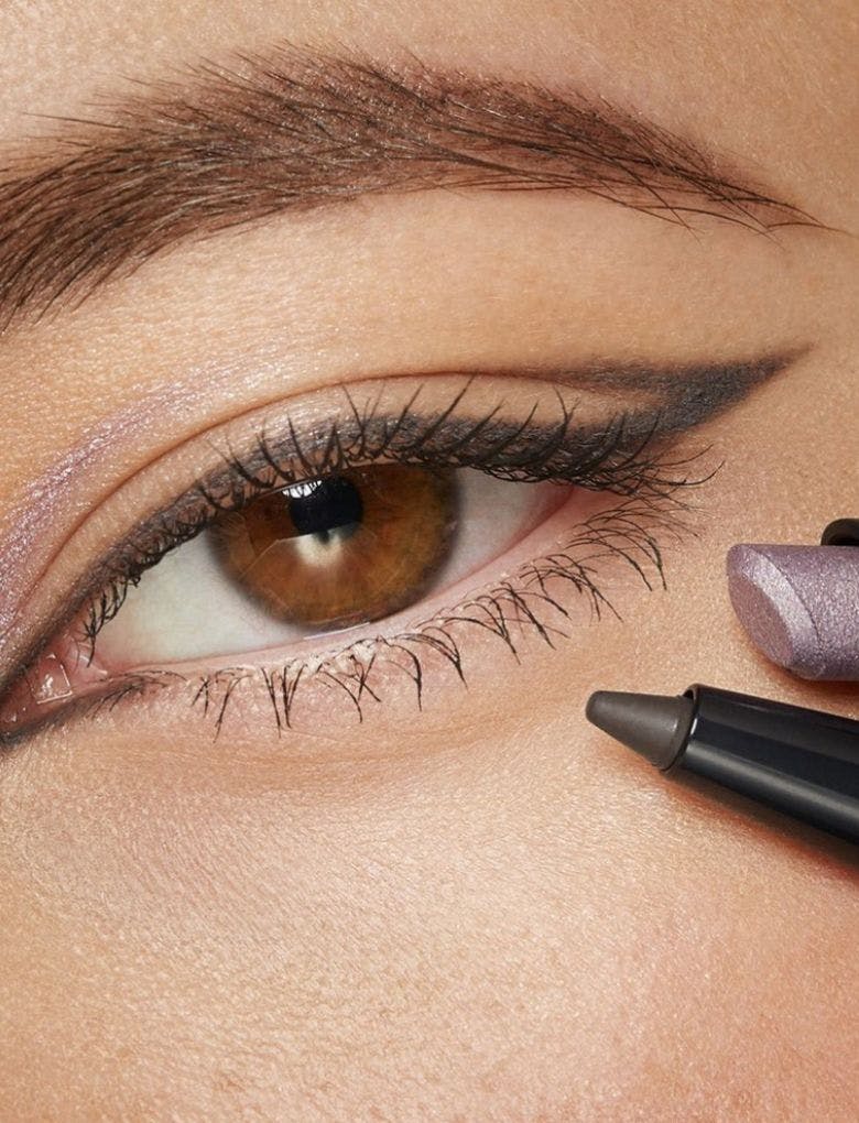 Graphic arrow eyeliner eye make-up