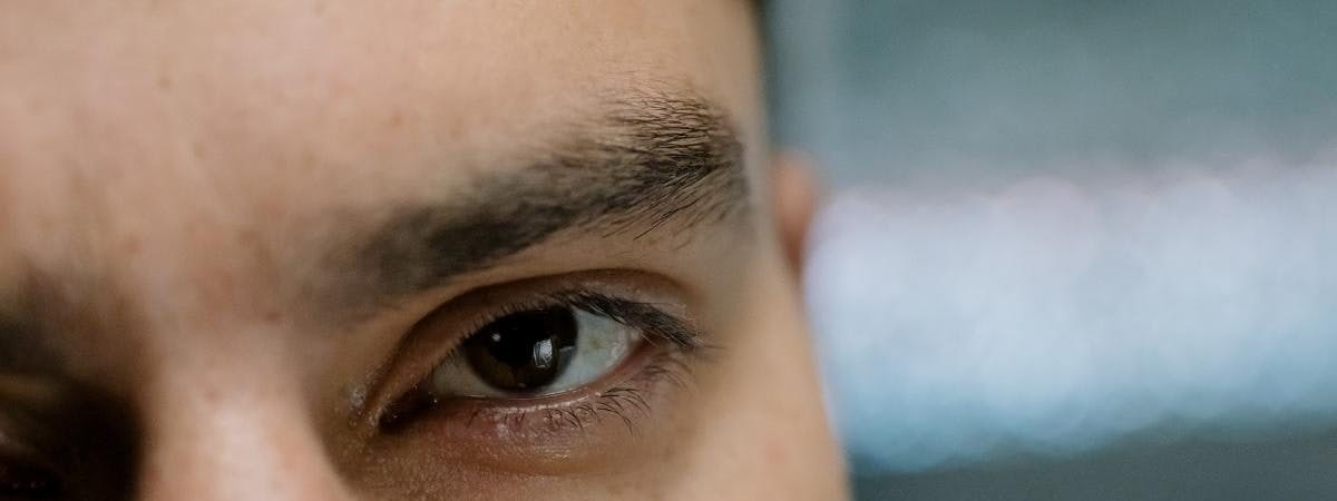 Men&#8217;s Eyebrow Grooming: How to Nail Your Brows At Home
