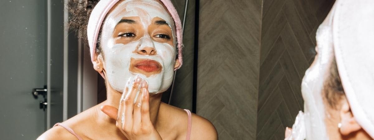 What Is Oily Skin And How To Balance It